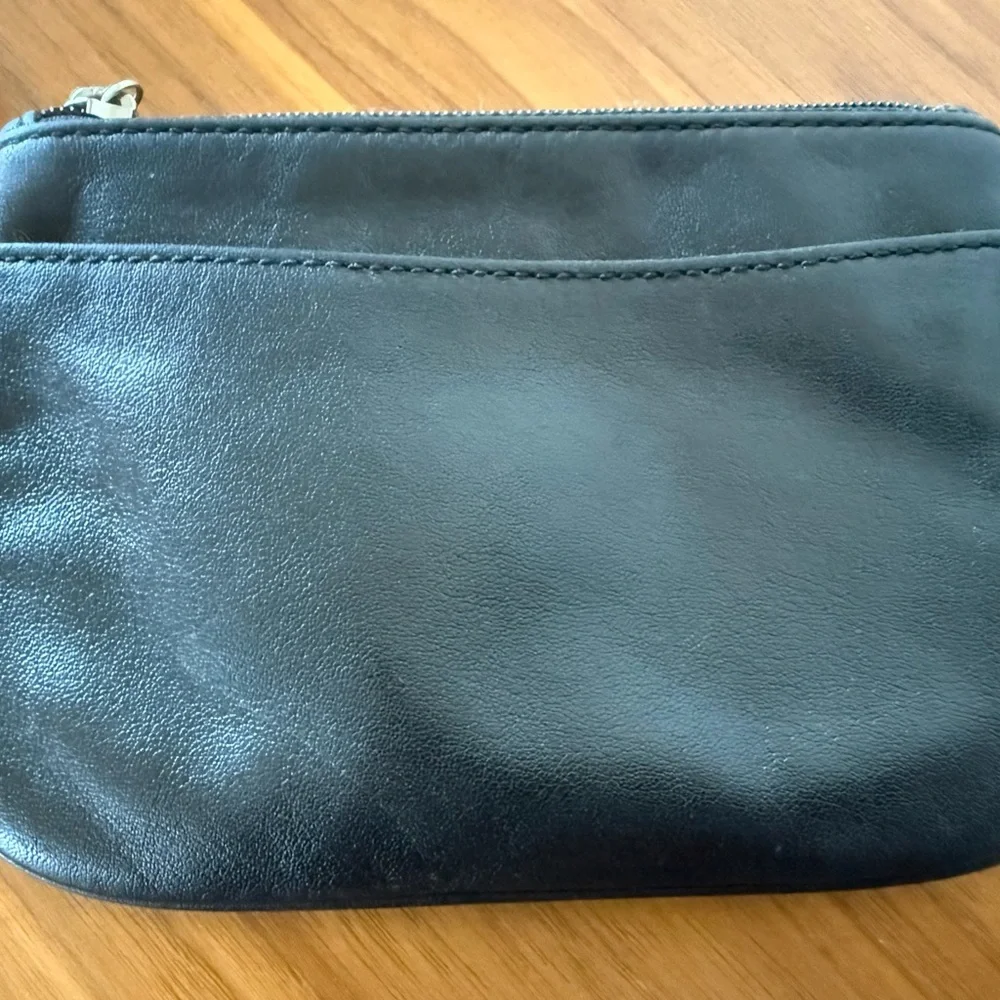 Elegant Coach Black Leather Wristlet - Picture 3 of 9